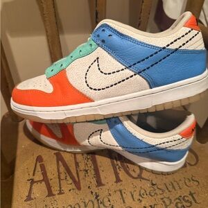 Kids/women’s Nike lows size 7 pebbled leather